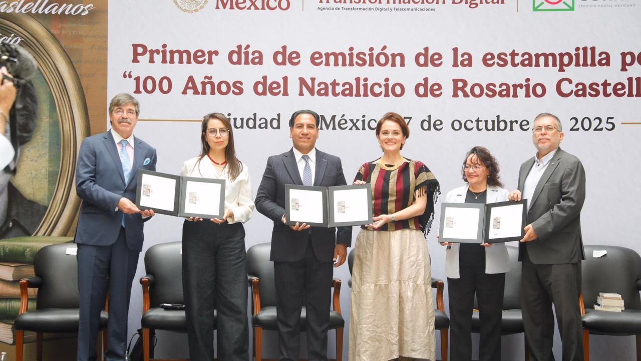 El legado de Rosario Castellanos inspira a las mujeres del movimiento de Claudia Sheinbaum, destaca Gabriela Jiménez El pensamiento y la obra de Rosario Castellanos Figueroa, una de las intelectuales mexicanas más influyentes del siglo XX, no son solo un monumento histórico, fuerza viva que impulsa el movimiento de la Cuarta Transformación liderado hoy por la presidenta Claudia Sheinbaum. Así lo destacó Gabriela Jiménez Godoy, vicecoordinadora de Vinculación Parlamentaria del Grupo Parlamentario de Morena en la Cámara de Diputados, al honrar a Castellanos como la gran pionera en la defensa de los derechos de las mujeres y de los pueblos originarios. https://larevistadelsureste.com