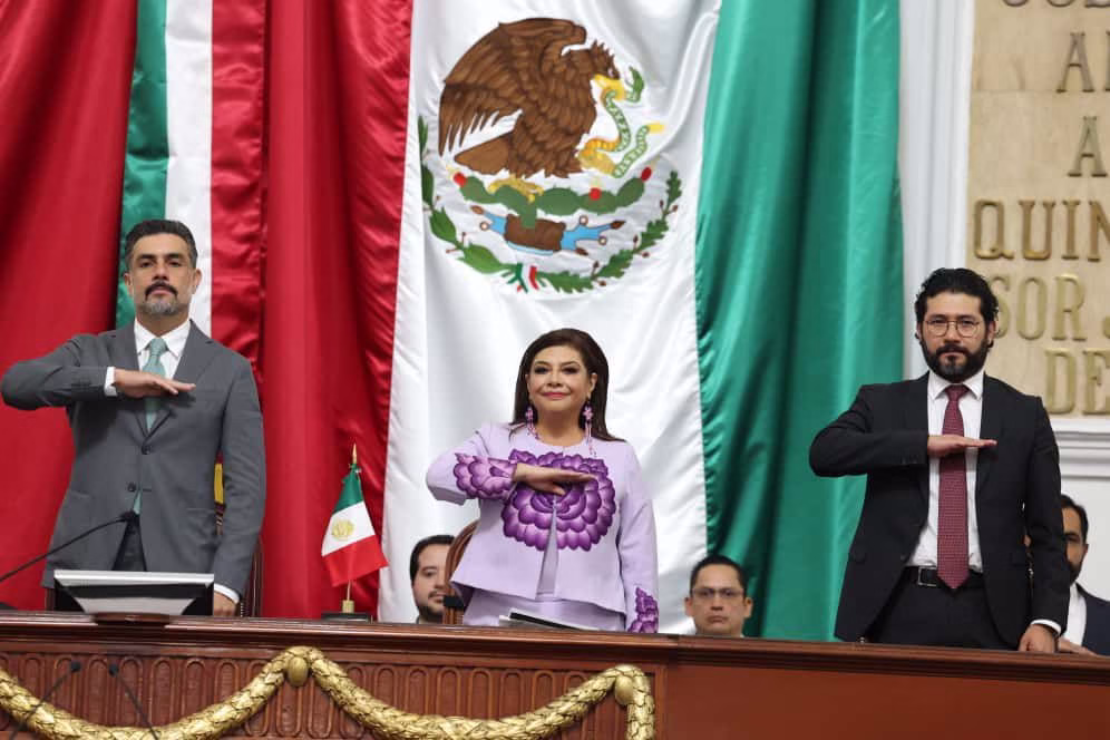 Clara Brugada rinde su Primer Informe: Estabilidad financiera, inversión récord y justicia social marcan el rumbo de la CDMX 2025 La Ciudad de México vive una nueva etapa de transformación bajo el liderazgo de Clara Brugada Molina, quien en su Primer Informe de Gobierno destacó logros históricos en materia de finanzas, seguridad, bienestar, movilidad y vivienda digna. En un acto republicano ante el Congreso capitalino, la mandataria subrayó que gobierna con honestidad, austeridad y compromiso con los sectores más necesitados. https://larevistadelsureste.com