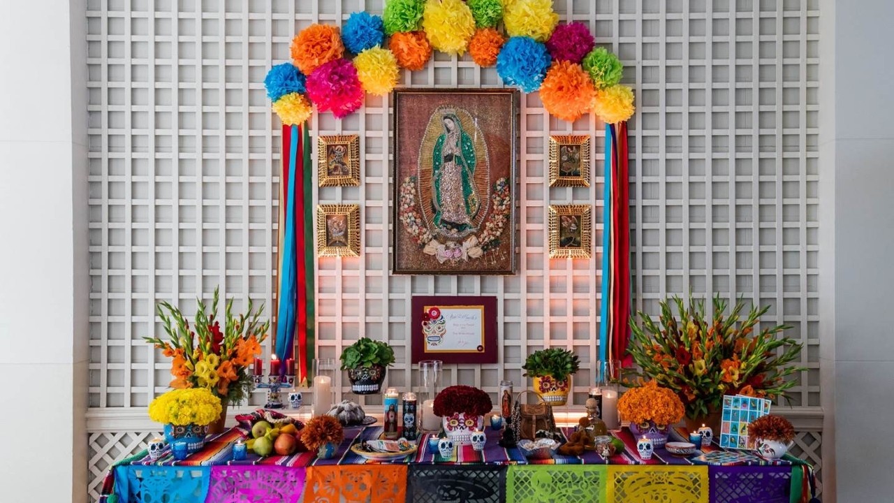 Instalan Primer Altar Por Día De Muertos En La Casa Blanca