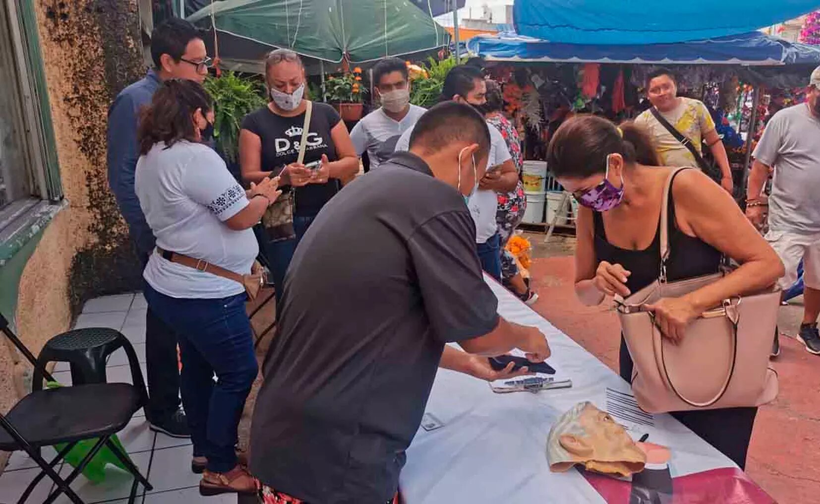 INE detecta miles de firmas falsas en apoyo a revocación de mandato