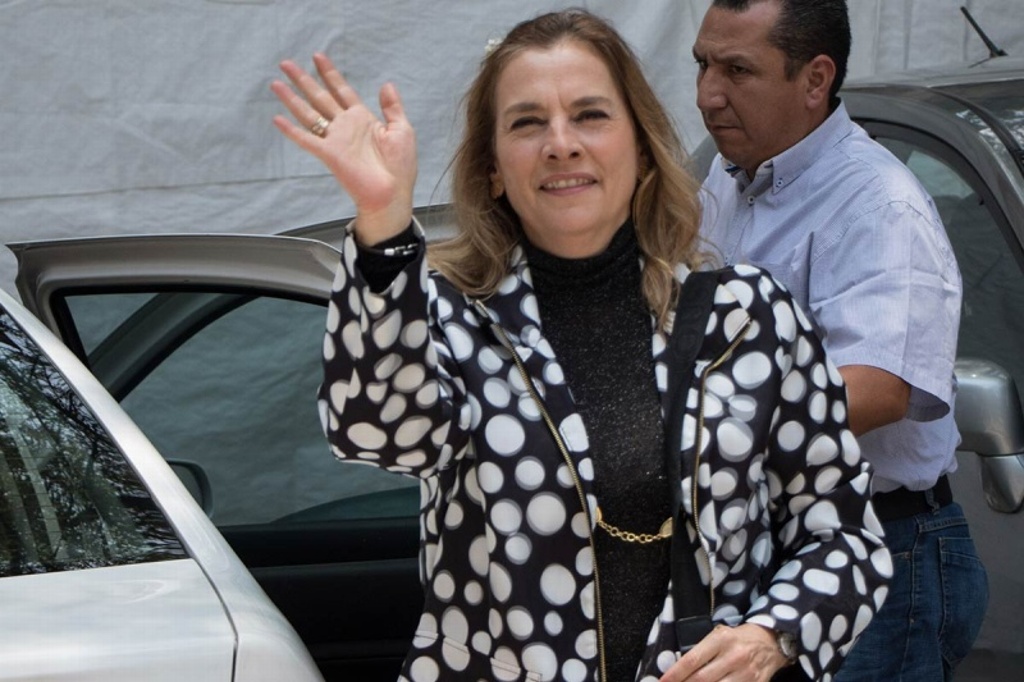 Beatriz Gutiérrez y su hijo se aíslan ante recontagio de AMLO por COVID-19