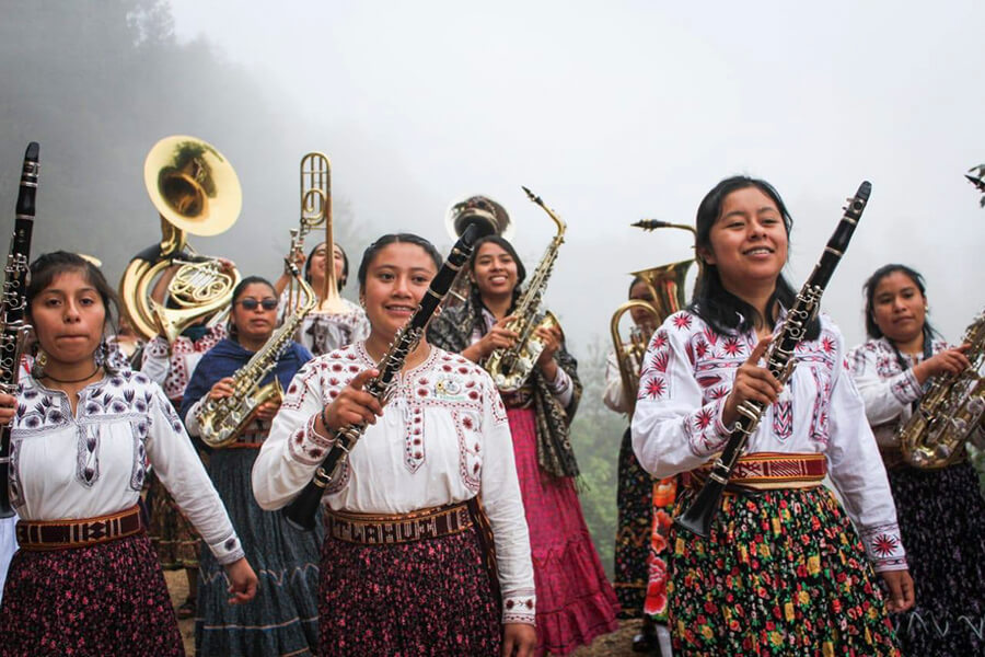 Traducirán al Mixe "Canción sin Miedo" en formato de banda tradicional