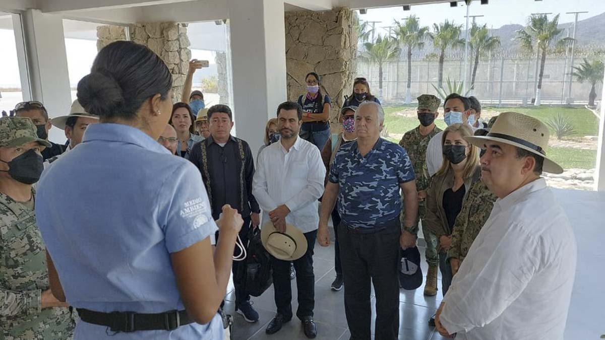Visitan agencias de viajes y secretario de turismo el proyecto Islas Marías
