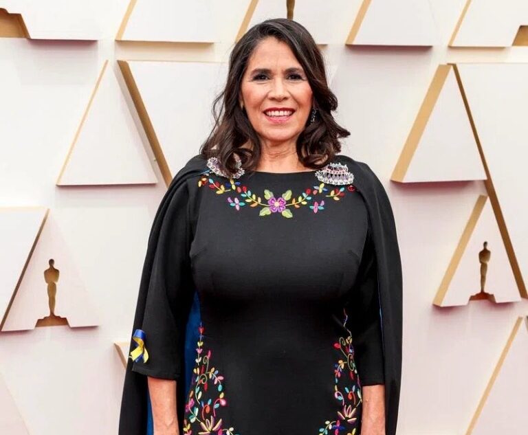 Instructora oaxaqueña del Icapet lleva su talento de bordado a los Premios Oscar