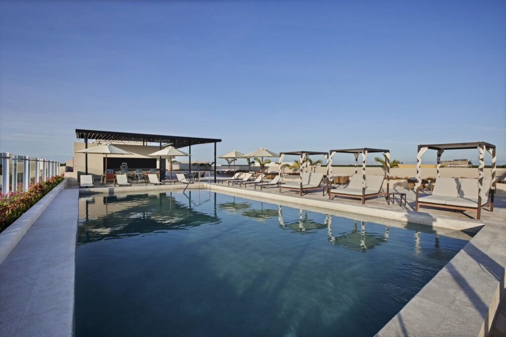 Lujo y comodidad en residence inn playa del carmen la revista del sureste mx Aberca Hotel Playa Del Carmen