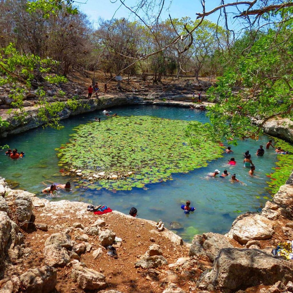 En esta primavera, explora la zona arqueológica de dzibilchaltún en yucatán la revista del sureste mx Cenote Xlacah 6