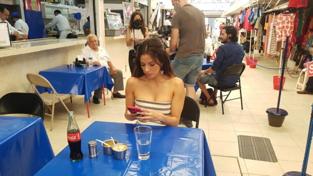 Eva longoria graba la serie "buscando a méxico" en el estado de yucatán la revista del sureste mx Fpnwr67X0Am4Vfz 1