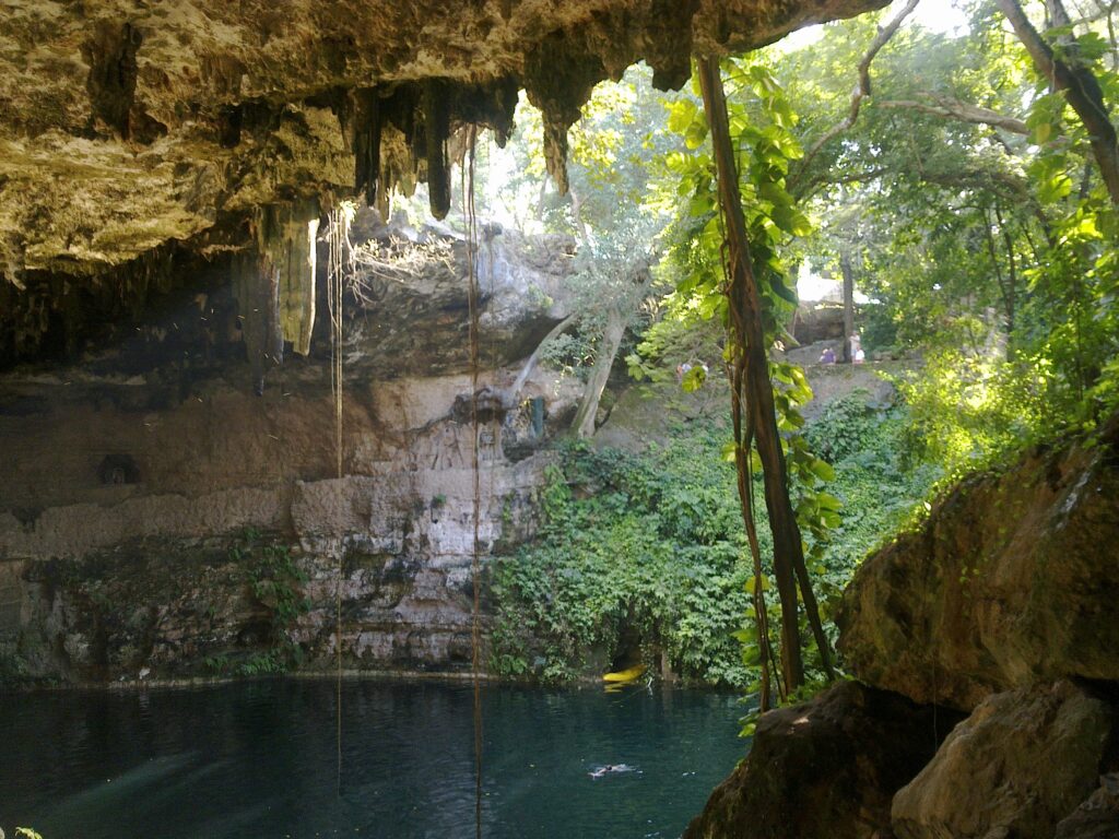 Cenote Zaci Valladolid Yucatán 2014 08 1