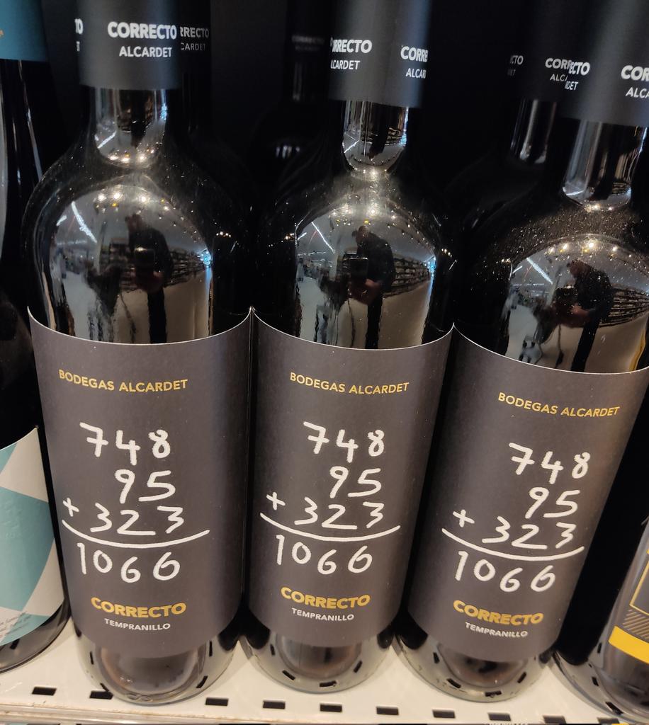 Una botella de vino abre un debate matemático en Twitter y se hace viral