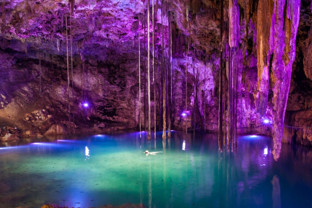 Cenote samula, una hermosa caverna subterránea en valladolid, yucatán la revista del sureste mx Gettyimages 469259360 High