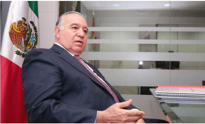 El dueño de Aeroméxico incursiona en conjuras para derrotar a AMLO