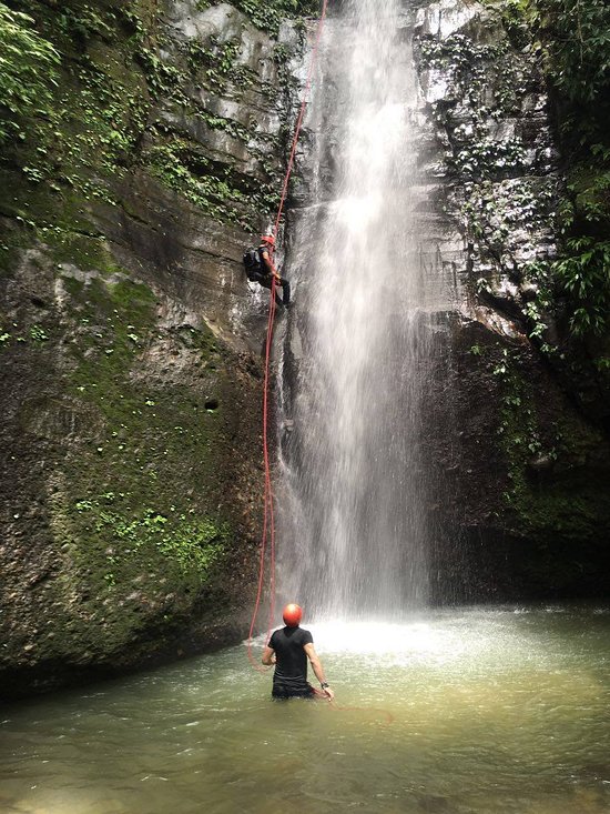 Aventúrate en las alturas del Cerro de 'La Pava' en Tabasco El Cerro de La Pava forma parte de la zona de Malpasito, que se ubica en la Sierra de Huimanguillo, en Tabasco. Se trata de la tercera elevación más importante del estado, la cual alcanza una altura de 840 metros.  https://larevistadelsureste.com