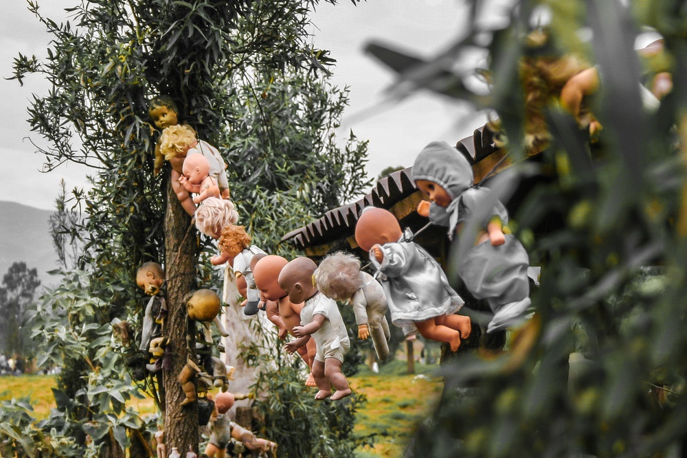 Muñecas Colgadas Isla
