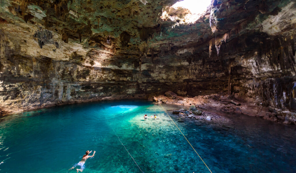 Cenote samula, una hermosa caverna subterránea en valladolid, yucatán la revista del sureste mx Shutterstock 760766536 0 1