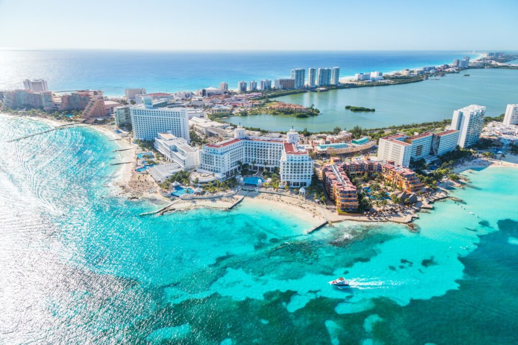 5 lugares para visitar cerca del aeropuerto de cancún la revista del sureste mx Tour Zona Hotelera