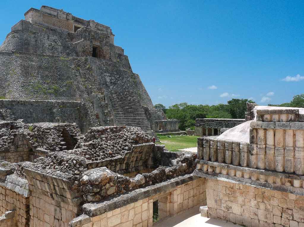 Zona Arqueologica Isla Jaina