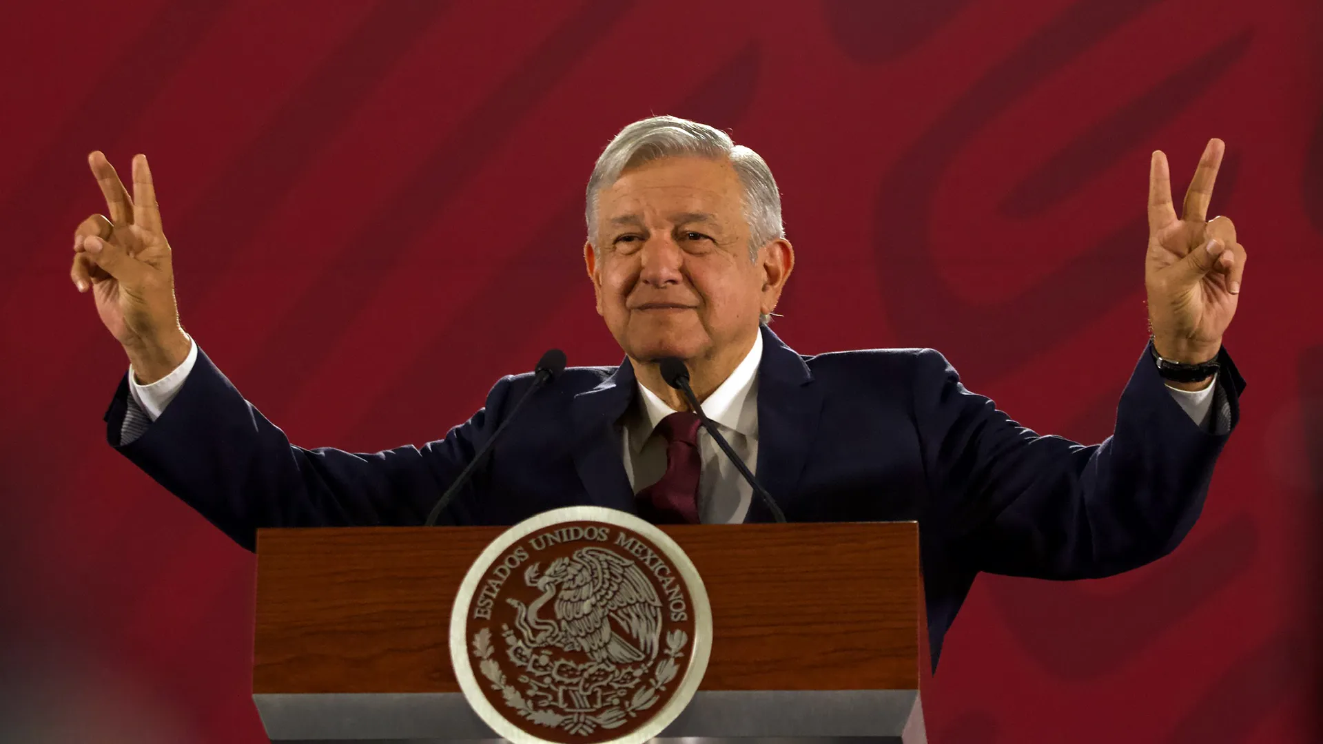 López Obrador 'presume' ser el segundo líder más popular del mundo
