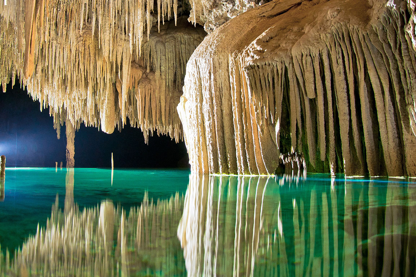 Cenote Río Secreto, una increíble aventura subterránea en Playa del Carmen