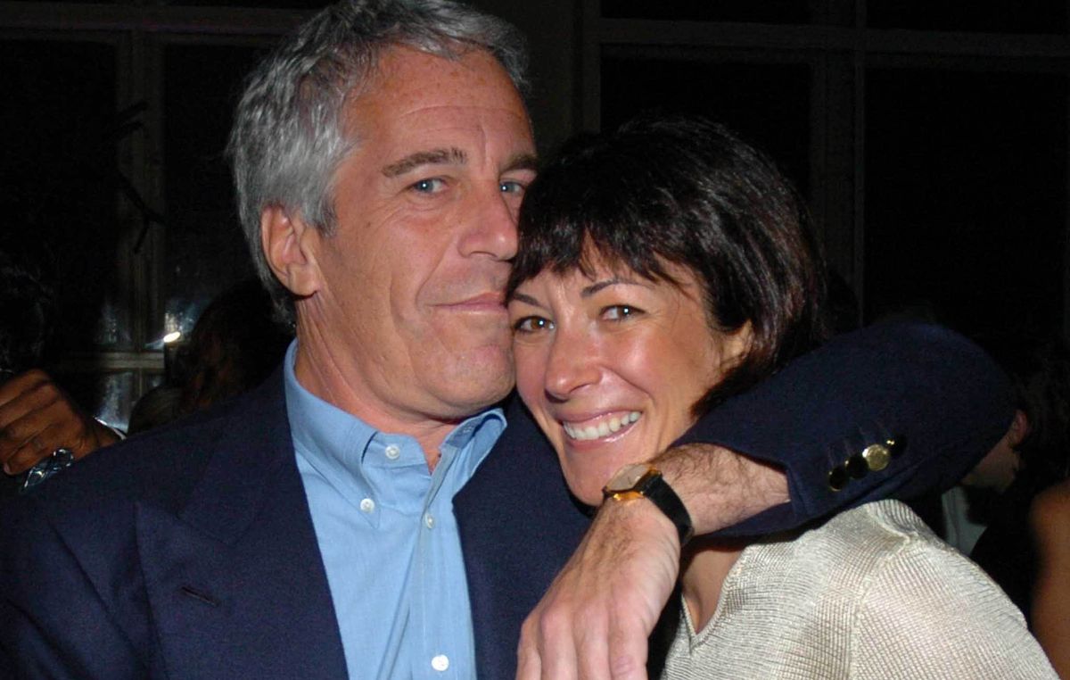 Ghislaine Maxwell, cómplice de Jeffrey Epstein, es sentenciada a 20 años de prisión por tráfico de menores