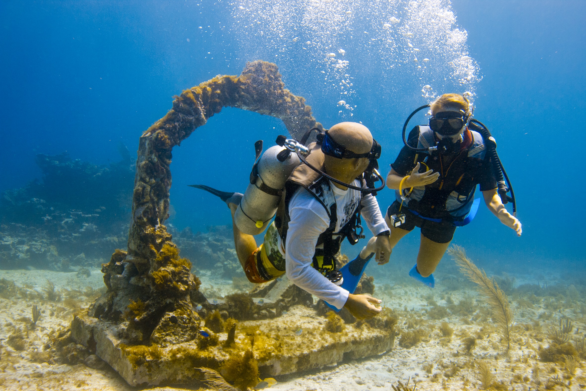 Bucea en el museo subacuático de arte en cancún la revista del sureste mx Musa Naw Min