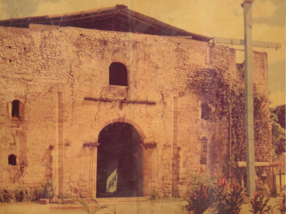 Oxolotán, un poblado lleno de historia en Tacotalpa, Tabasco Oxolotán es un pequeño poblado, enclavado en el fondo de un valle rodeado por montañas tropicales que escurren agua por sus laderas.  https://larevistadelsureste.com