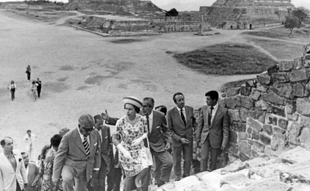 El día que la reina isabel ii visitó oaxaca y gastó 200 mil pesos en artesanías la revista del sureste mx Reina Isabel Oaxaca 1