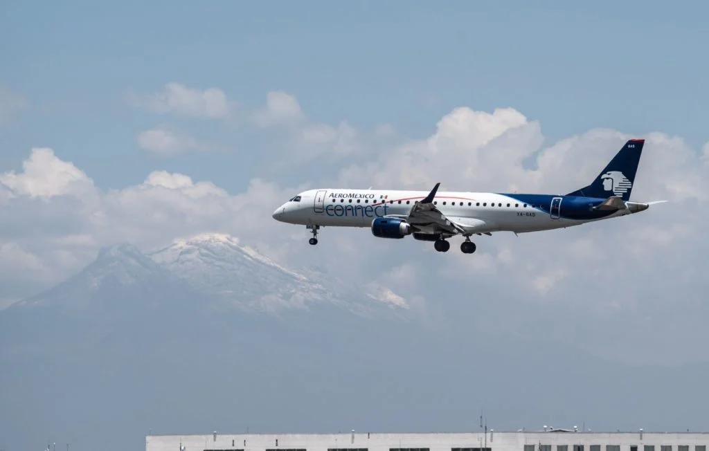 Ave entra a turbina de avión de Aeroméxico que volaba a Chicago; tuvo que regresar a Guadalajara