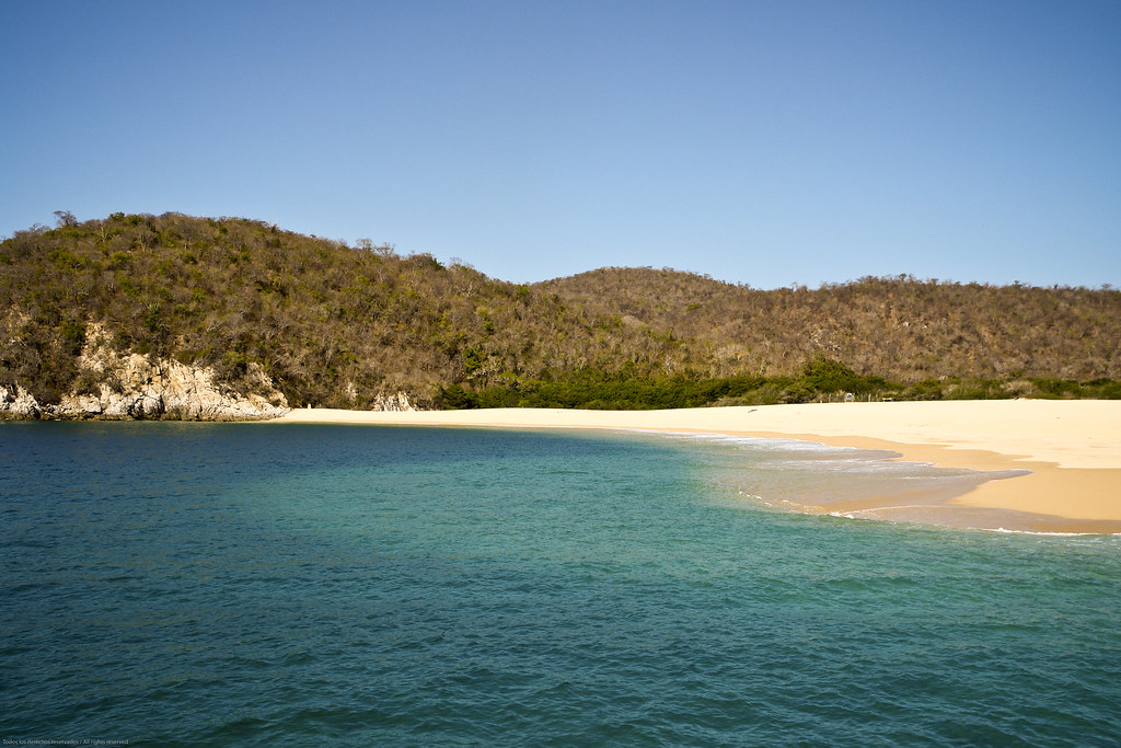 Cacaluta, la hermosa bahía secreta en Huatulco, Oaxaca