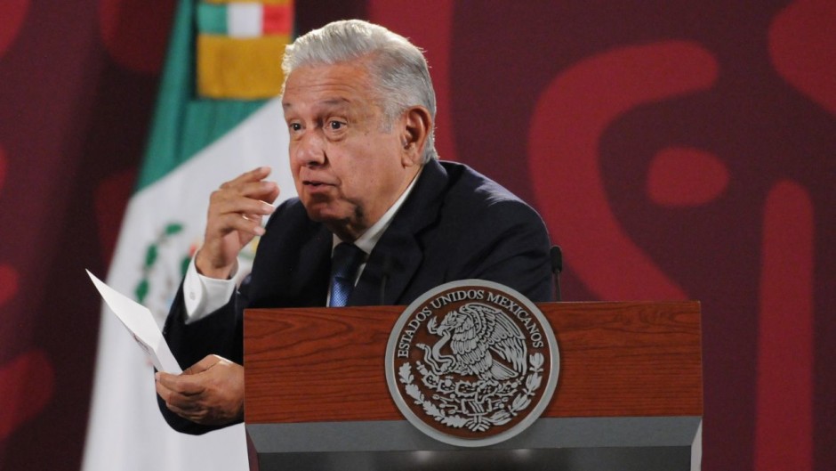 AMLO aseguró que su plan de "pobreza franciscana" no incluirá despidos ni recortes salariales