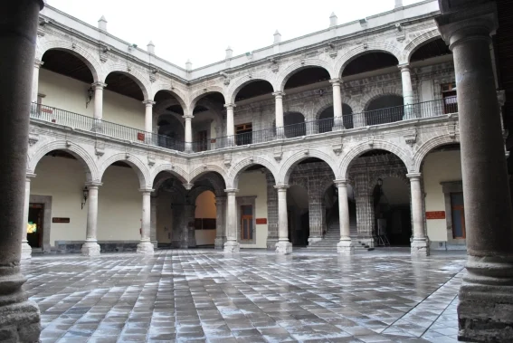 Monjas y otros fantasmas en los museos de cdmx la revista del sureste mx Escuela Medicina Leyenda