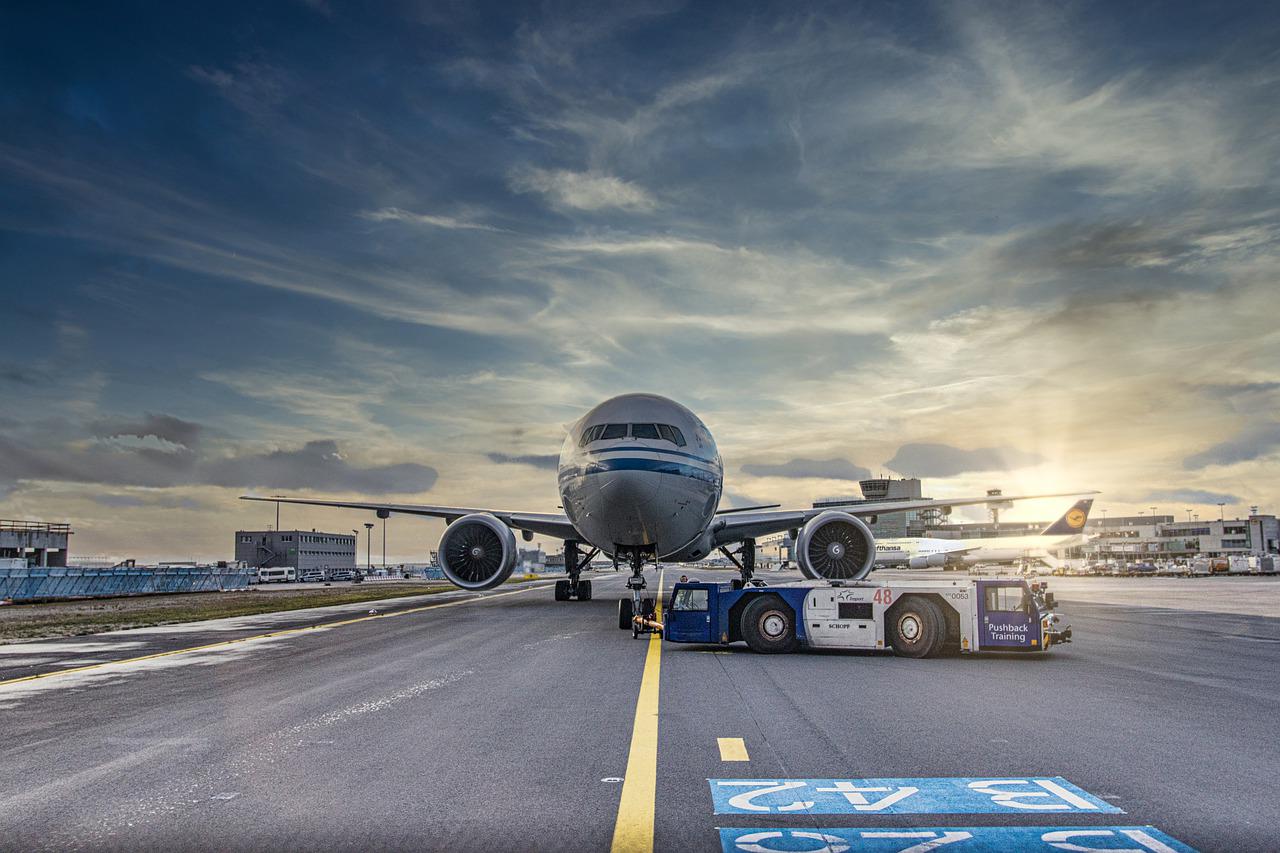 Razones por las que podrían bajarte de un avión