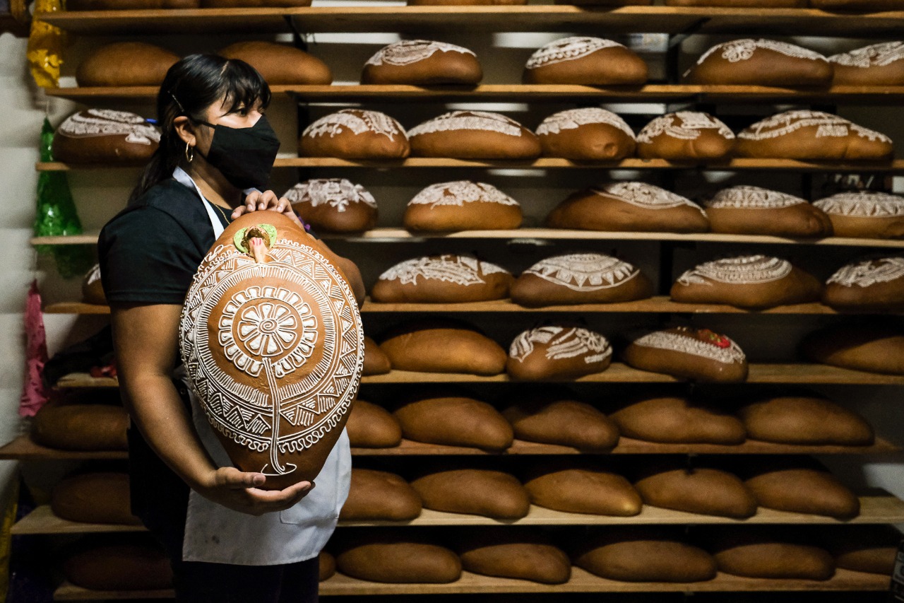 Pan de Muertos, una herencia culinaria que perdura en Villa de Mitla, Oaxaca