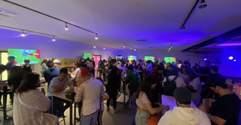 ¿ya llenaste tu álbum? : cómo y dónde disfrutar de la experiencia panini qatar 2022 la revista del sureste mx Album Panini Llenado Qatar