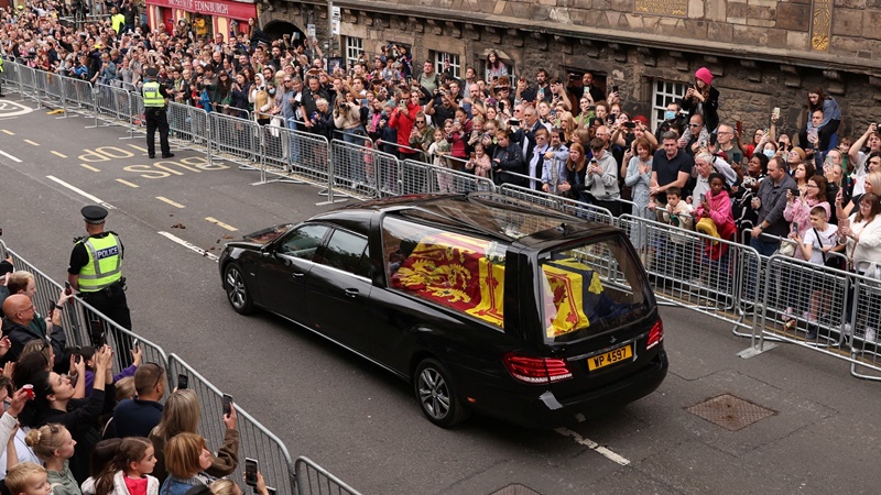 Marcelo Ebrard viaja a Londres para funeral de la reina Isabel II, así será el protocolo