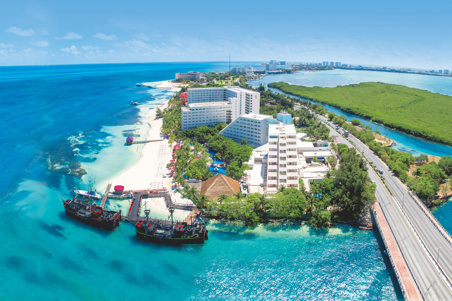 Ya vas y Hoteles Oasis firman alianza para incentivar turismo en Cancún