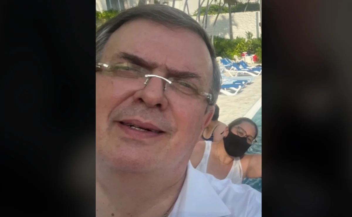 ¡Ah, caray, sí está difícil!: Marcelo Ebrard muestra cómo elige su foto de perfil y se hace viral
