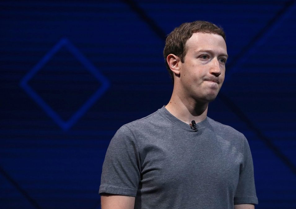 Mark Zuckerberg pierde la mitad de su fortuna en un año