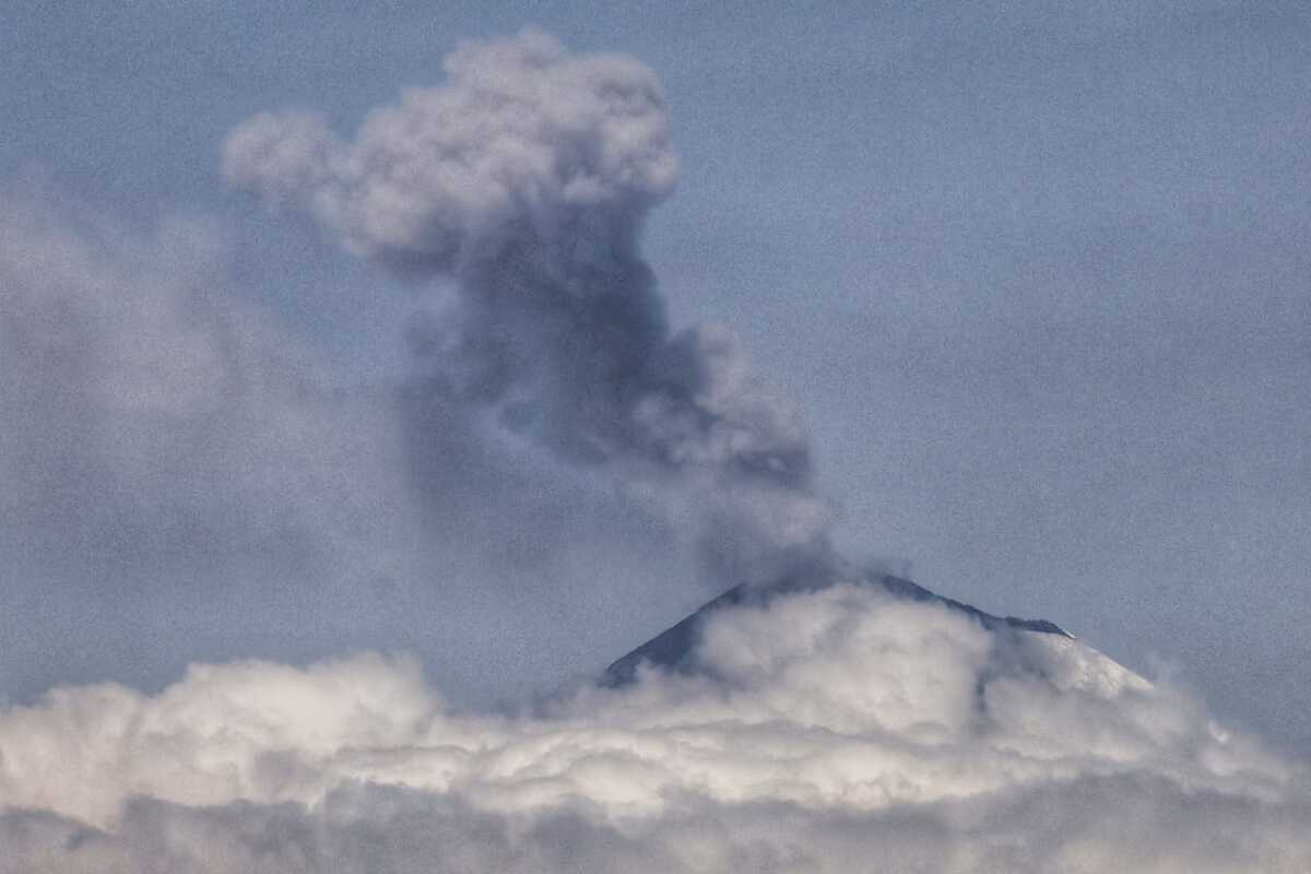 Volcán Popocatépetl registra fuertes explosiones