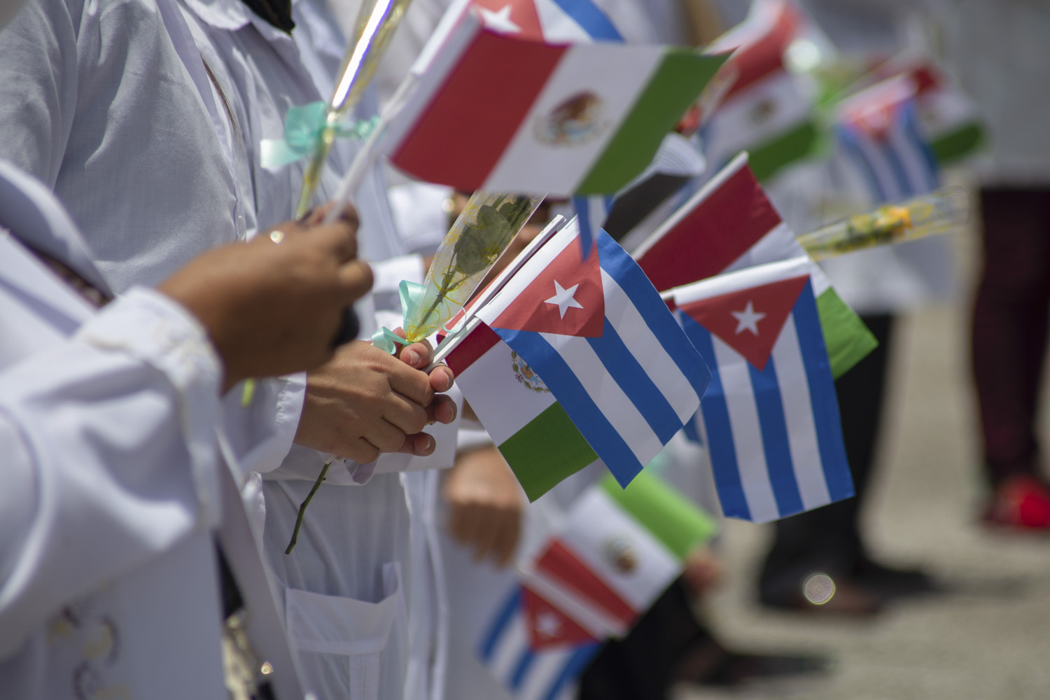 Anuncian la llegada de médicos cubanos a Oaxaca