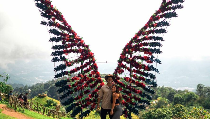 Mirador de las rosas en Hobbitenango, un destino para tomar fotografías entre el bosque