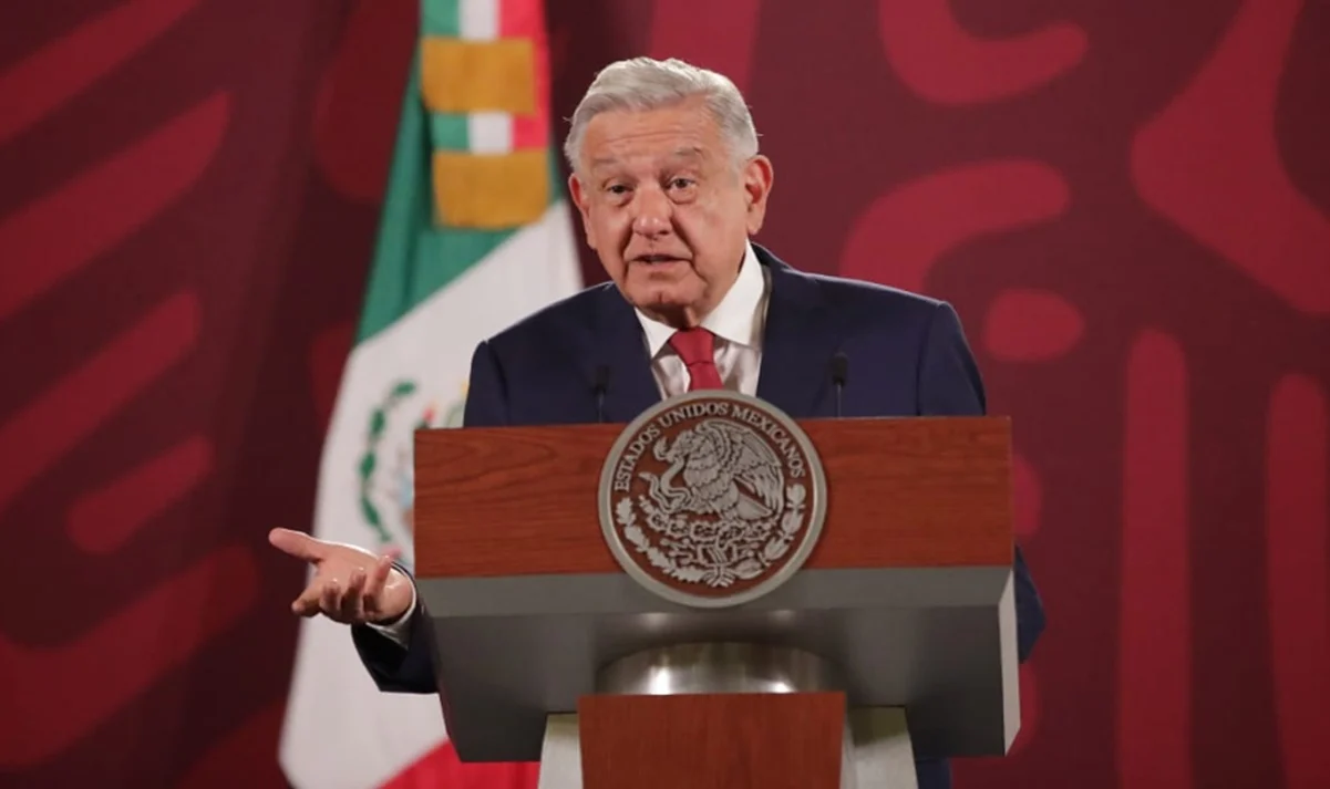 AMLO: conservadores se enojan que jóvenes compren caguamas con becas
