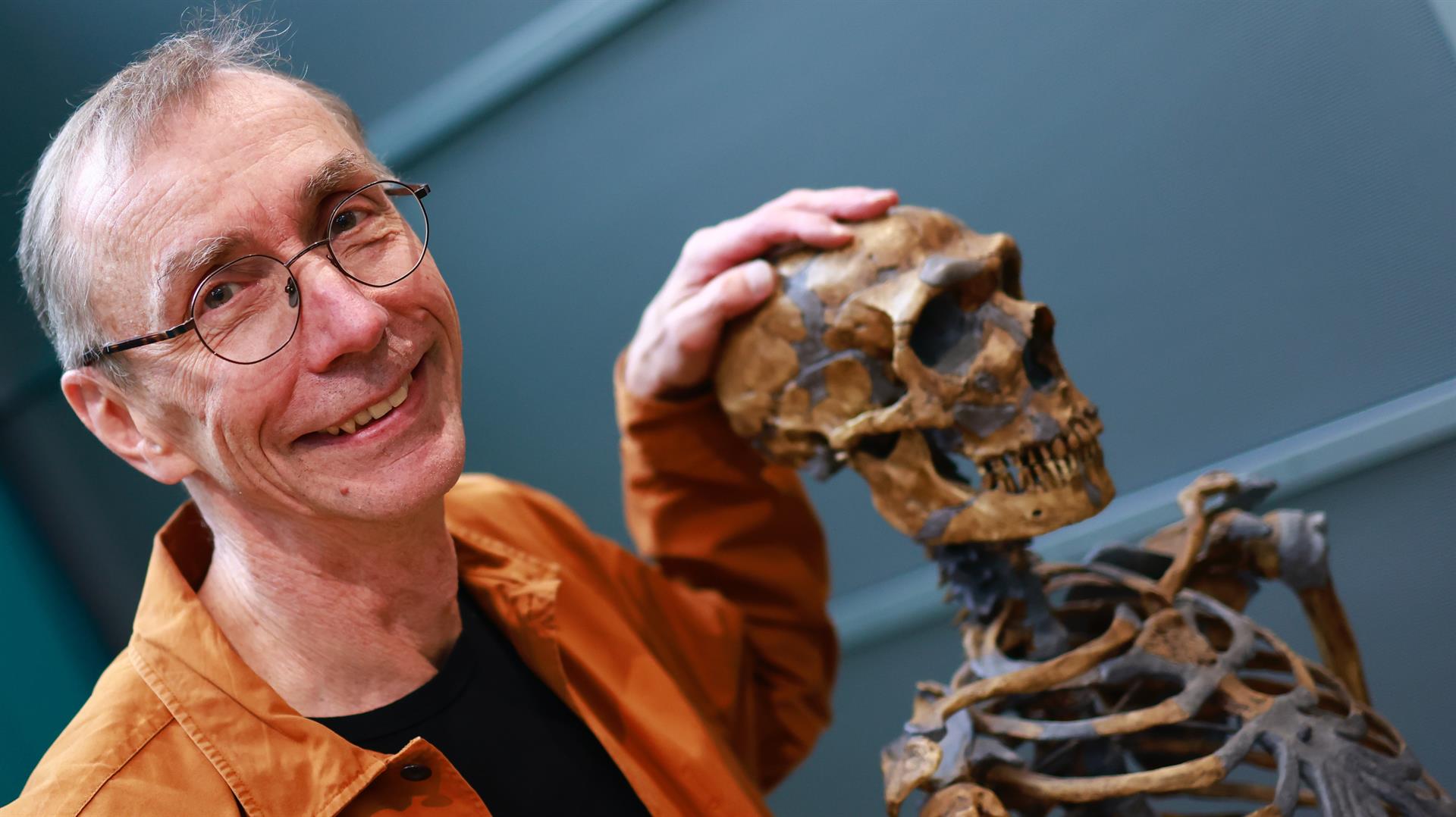 Svante Pääbo, gana el Nobel de Medicina por descubrimientos sobre la evolución humana