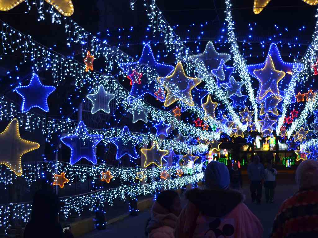 costos y horarios del parque de luces navidenas en queretaro villa