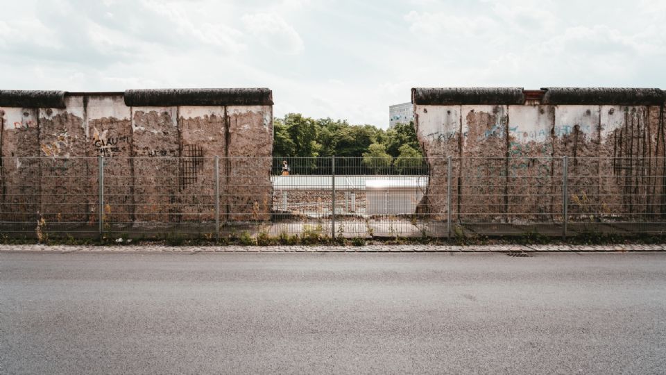 Dónde ver una parte del muro de Berlín en CDMX y cómo llegó ahí