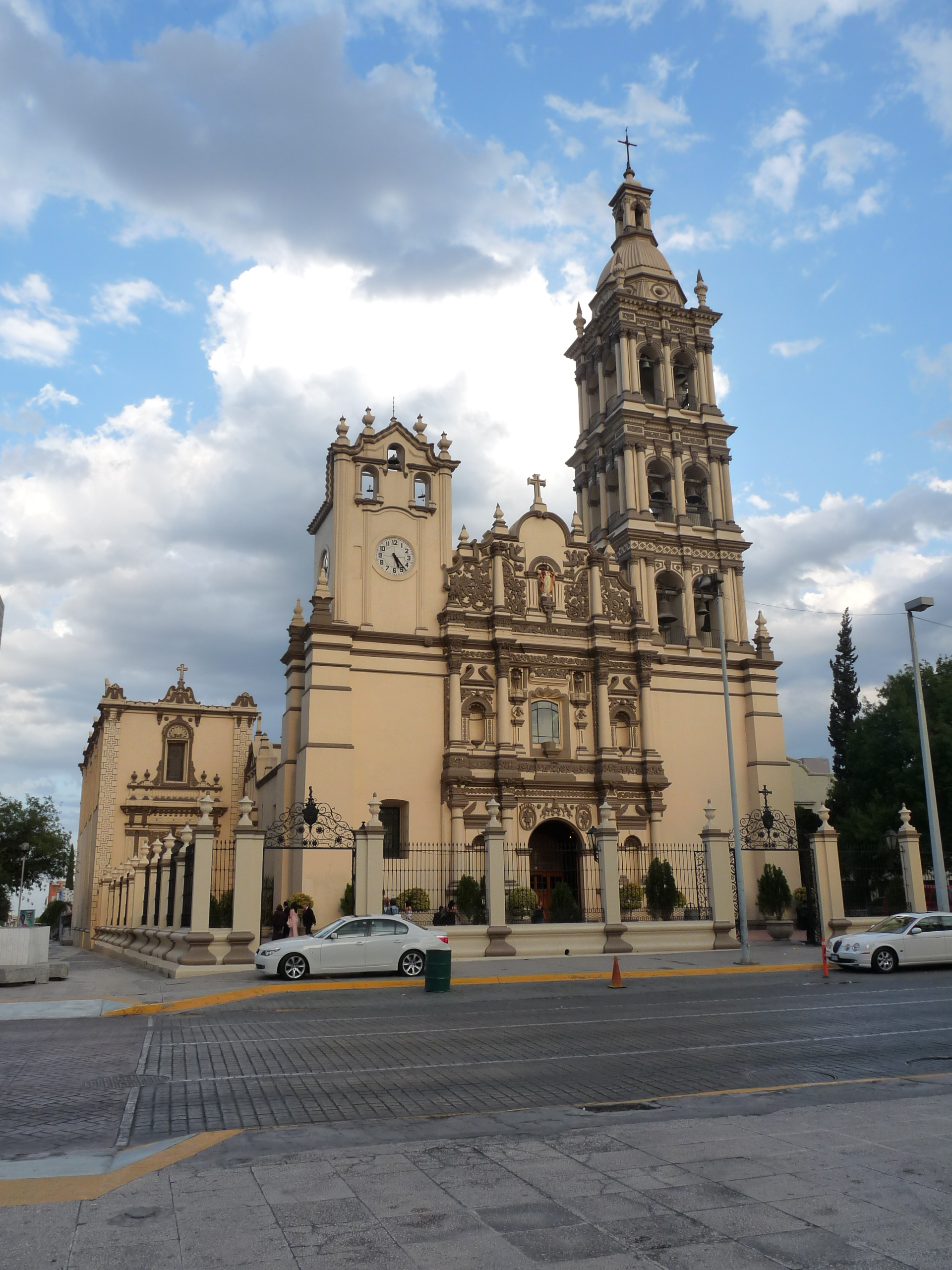 Catedral Metropolitana Con Nubes