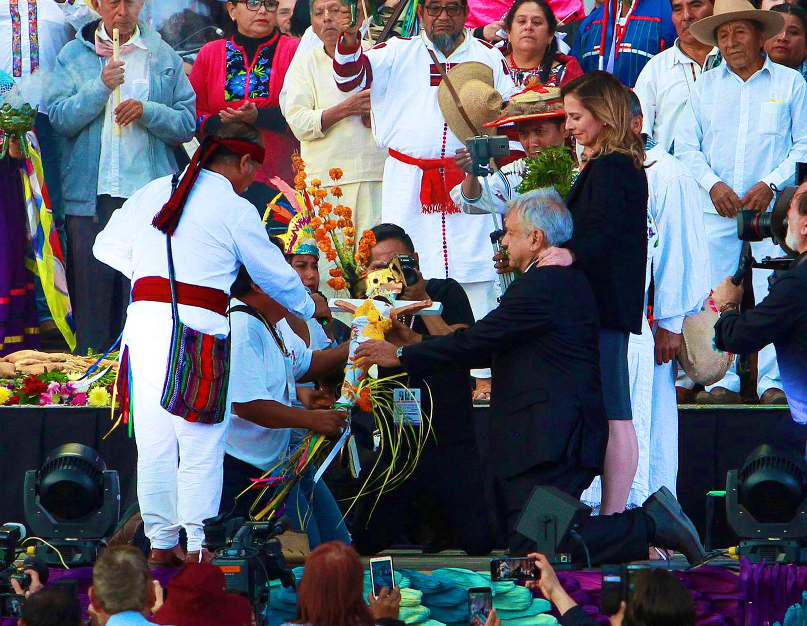 Antes era el rey del cash, ahora resulta que soy el rey de la magia negra, ironiza AMLO