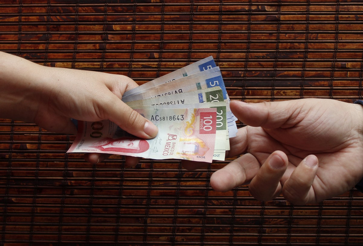 El salario mínimo en México aumentará 20% en 2023, anuncia AMLO