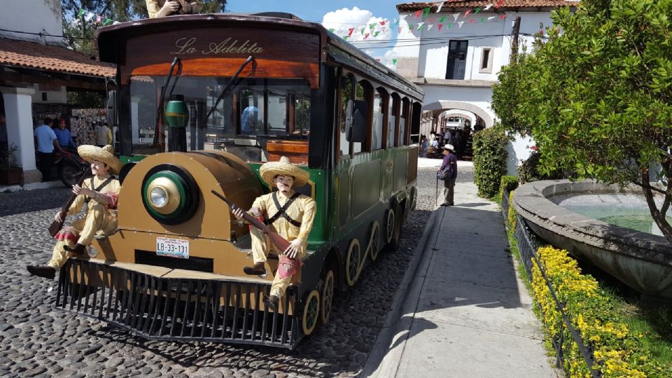 La Adelita, el simpático tren que te llevará a recorrer las calles de Aculco