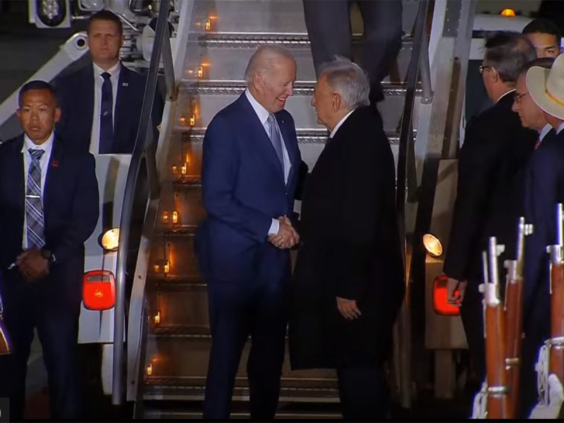 Joe Biden aterriza en México, AMLO lo recibe en el AIFA
