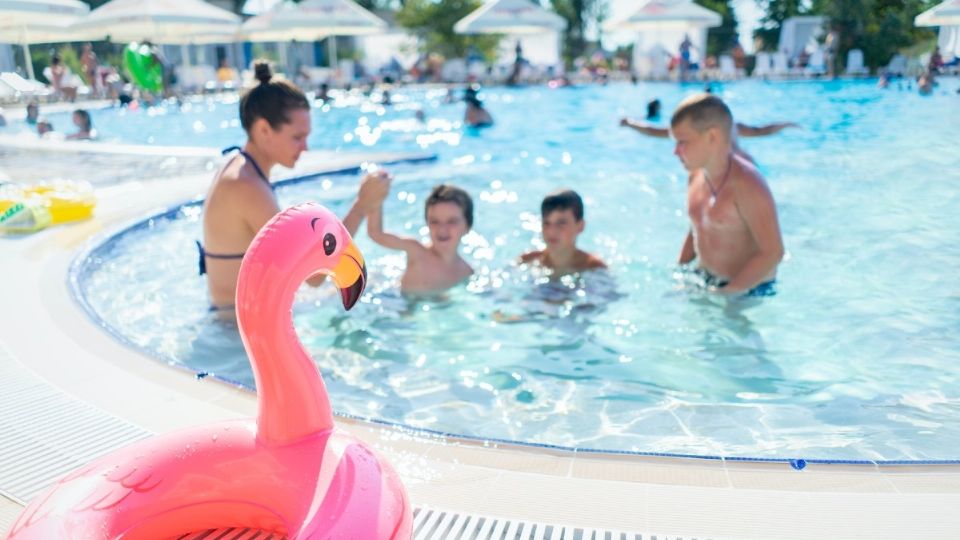 Mito o realidad: ¿existe el “color delator” de la orina en las albercas? La revista del sureste mx Alberca Coloz Azul Orin